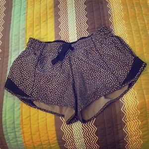 Lululemon Hotty Hot Frozen Fizz Reflective Shorts Size 4